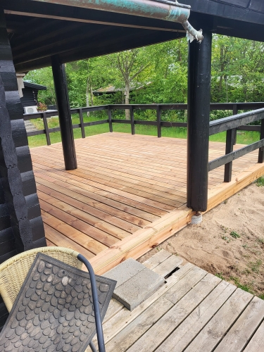 hævet træterrasse