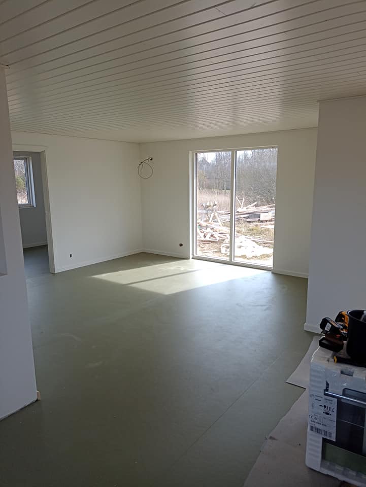 Husrenovering Renovering af hus med nyt gulv og stort vinduesparti - Tømrer på Mols og Helgenæs
